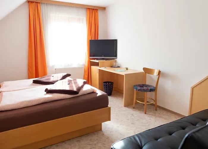 בית אירוח Gaestehaus Nora *