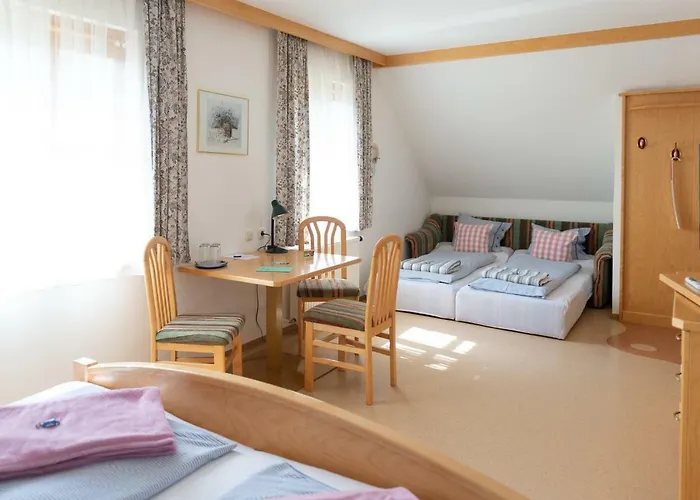 בית אירוח Gaestehaus Nora *