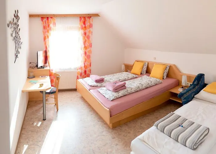 בית אירוח Gaestehaus Nora *